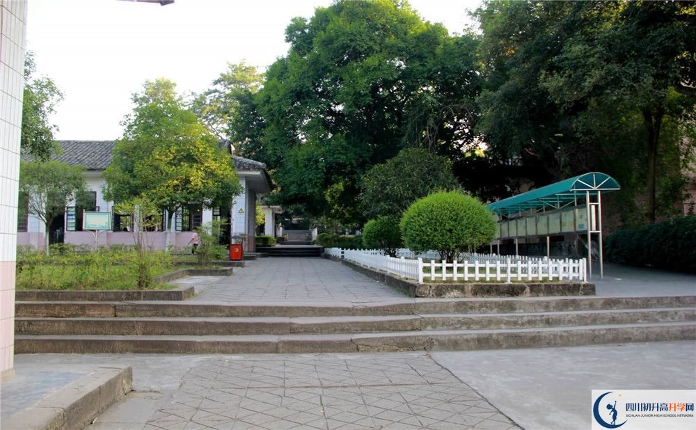 蓬安中學(xué)今年的學(xué)費(fèi)怎么收取，是否有變化？