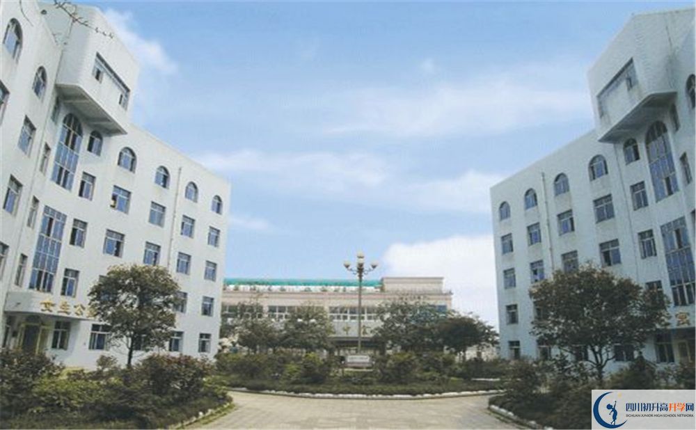 彭州中學(xué)2020年收費是多少？