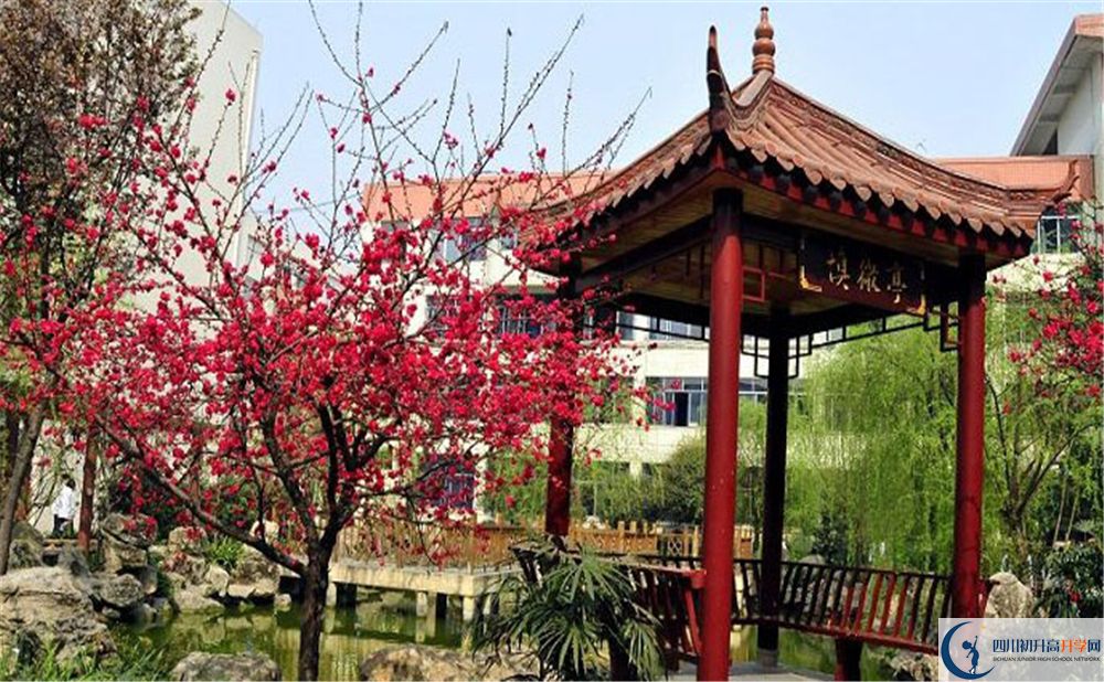 崇州市蜀城中學(xué)在哪里？